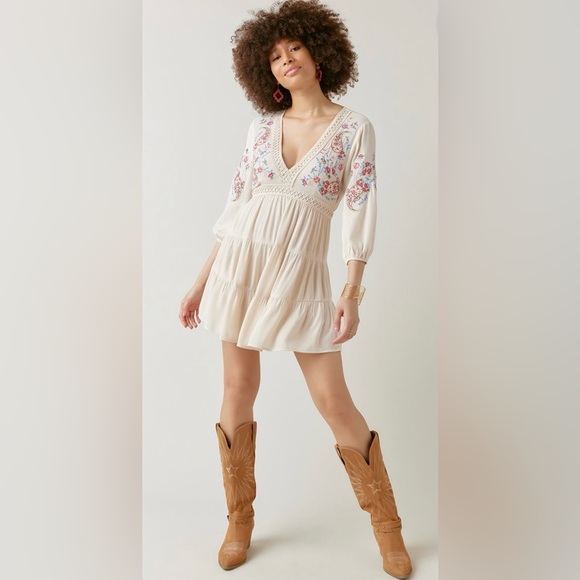 Francesca's Collections Dresses & Skirts - Plus Babydoll Dress 🤍